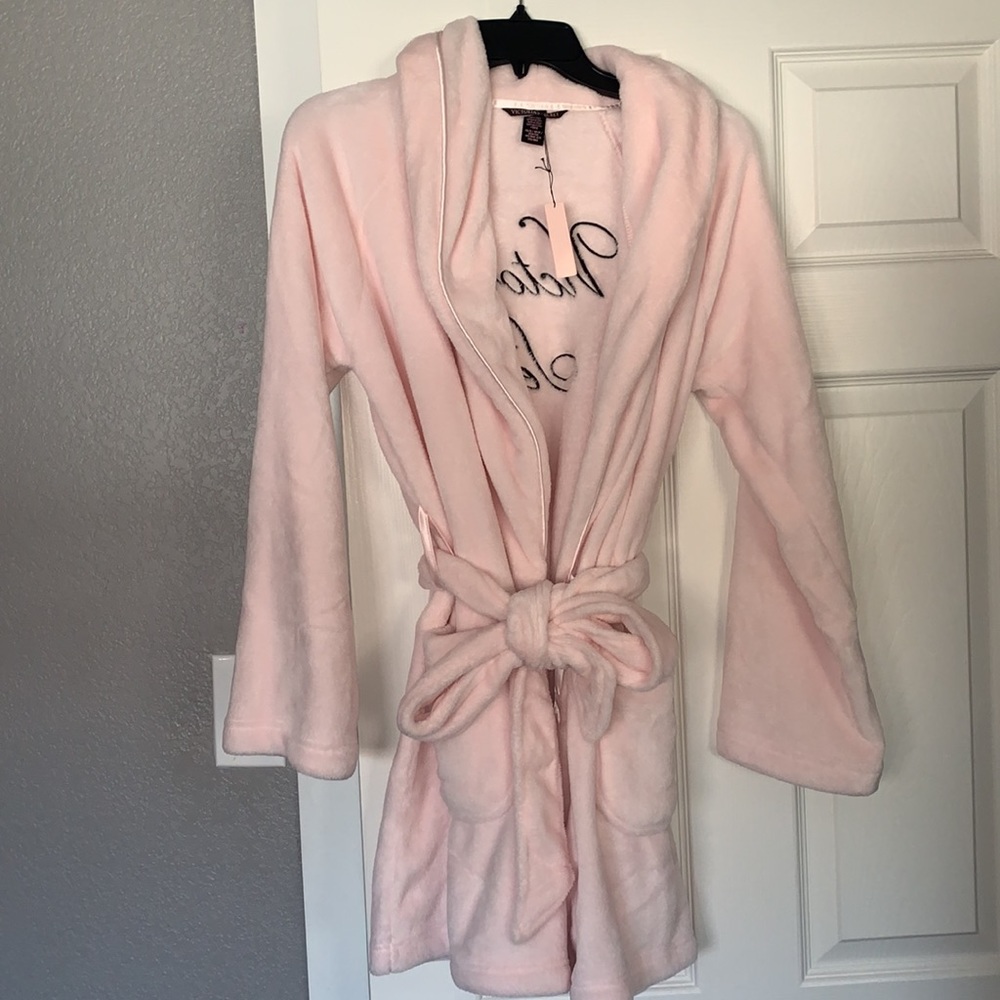 Robe - Picture 5 of 5